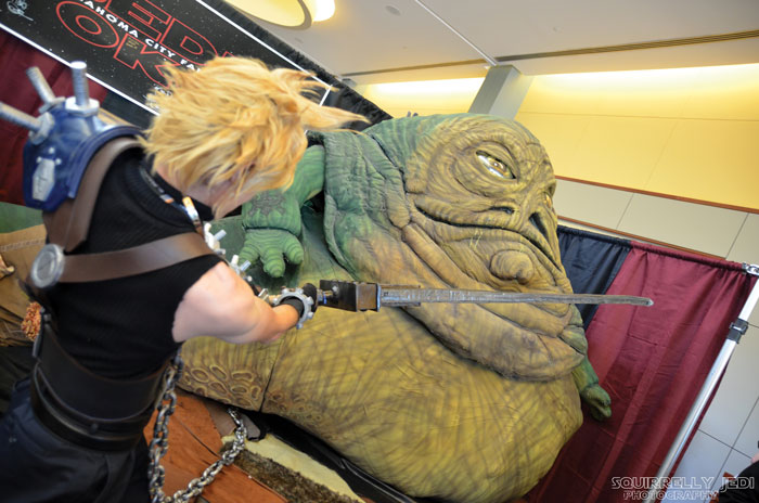 DSC_8303-ff7-jaba-crossover Cloud from Final Fantasy 7 and Jaba the Hutt at SoonerCon